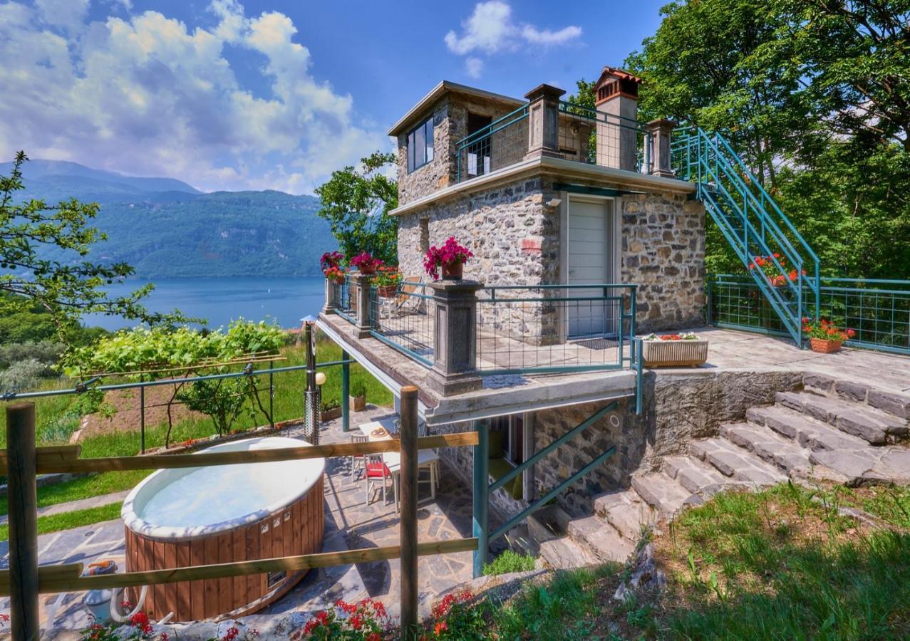 La Casetta Nel Bosco - Hot Tube And Sauna Lierna Bagian luar foto